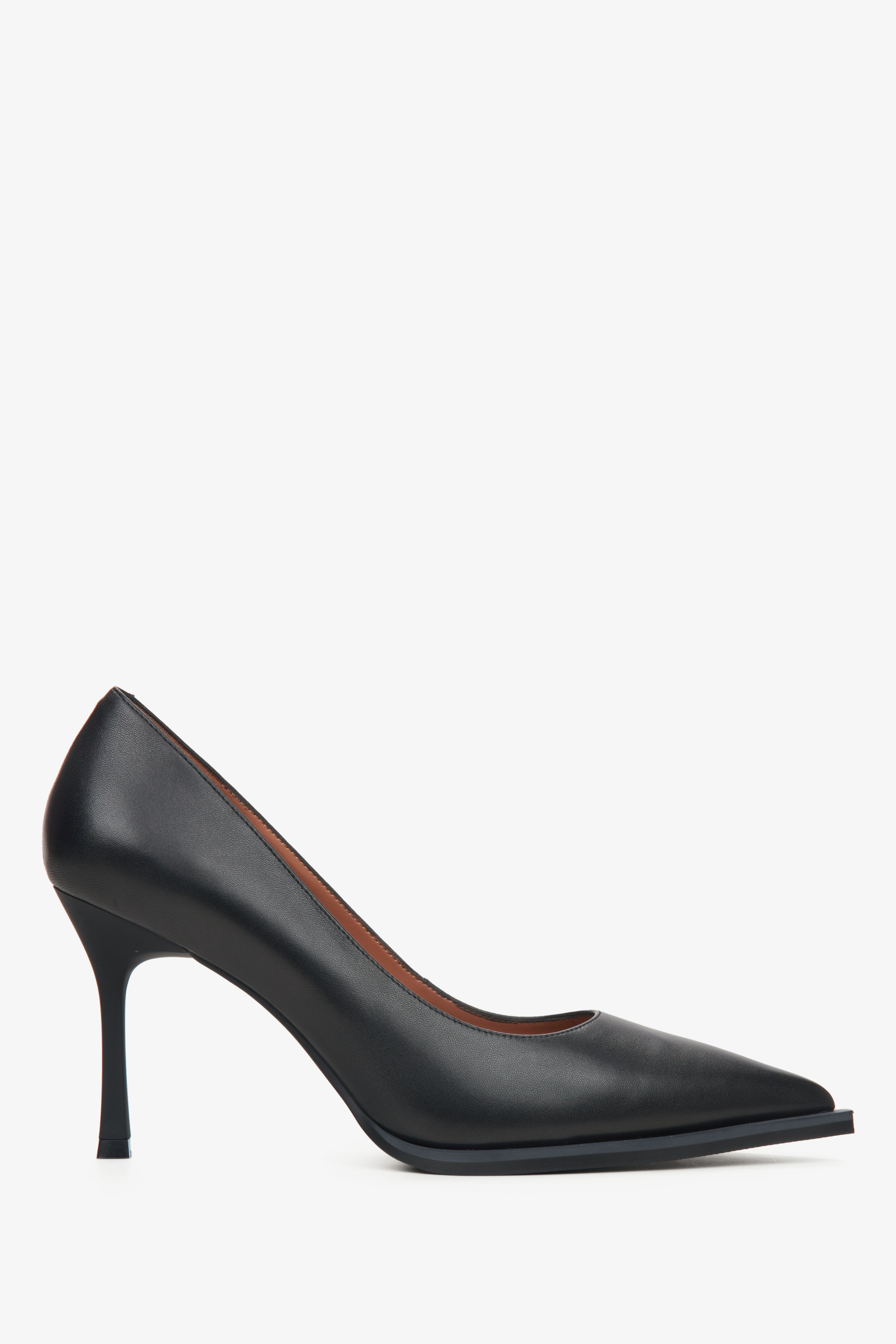 Women's Black Genuine Leather Pointed Toe Pumps Estro ER00115740.