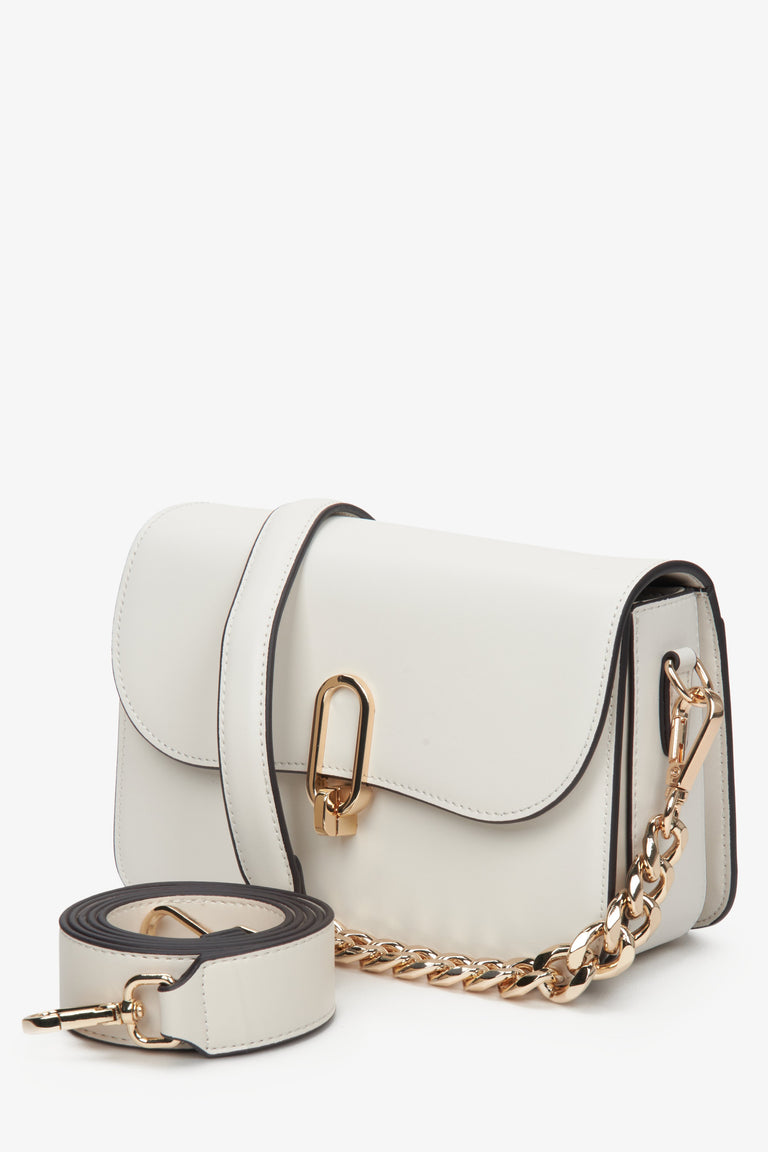 Women's leather white handbag Estro with golden fittings - presentation of the entire set.