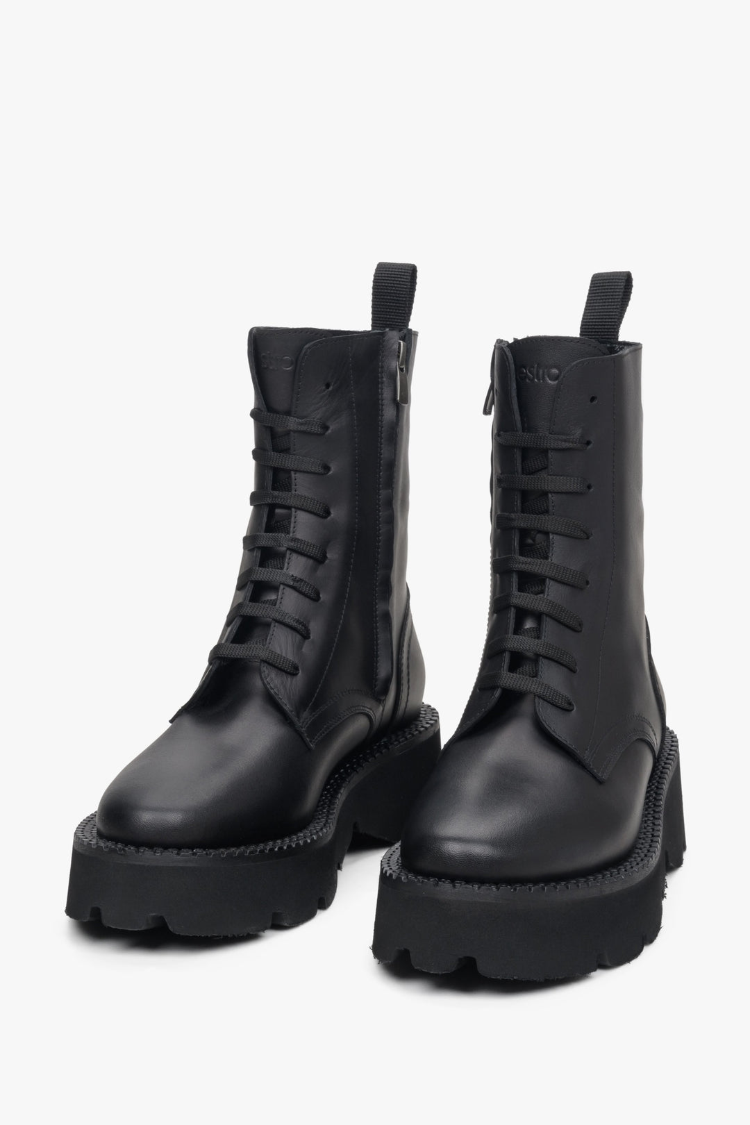 Women's Estro boots in black - front view presentation of the model.