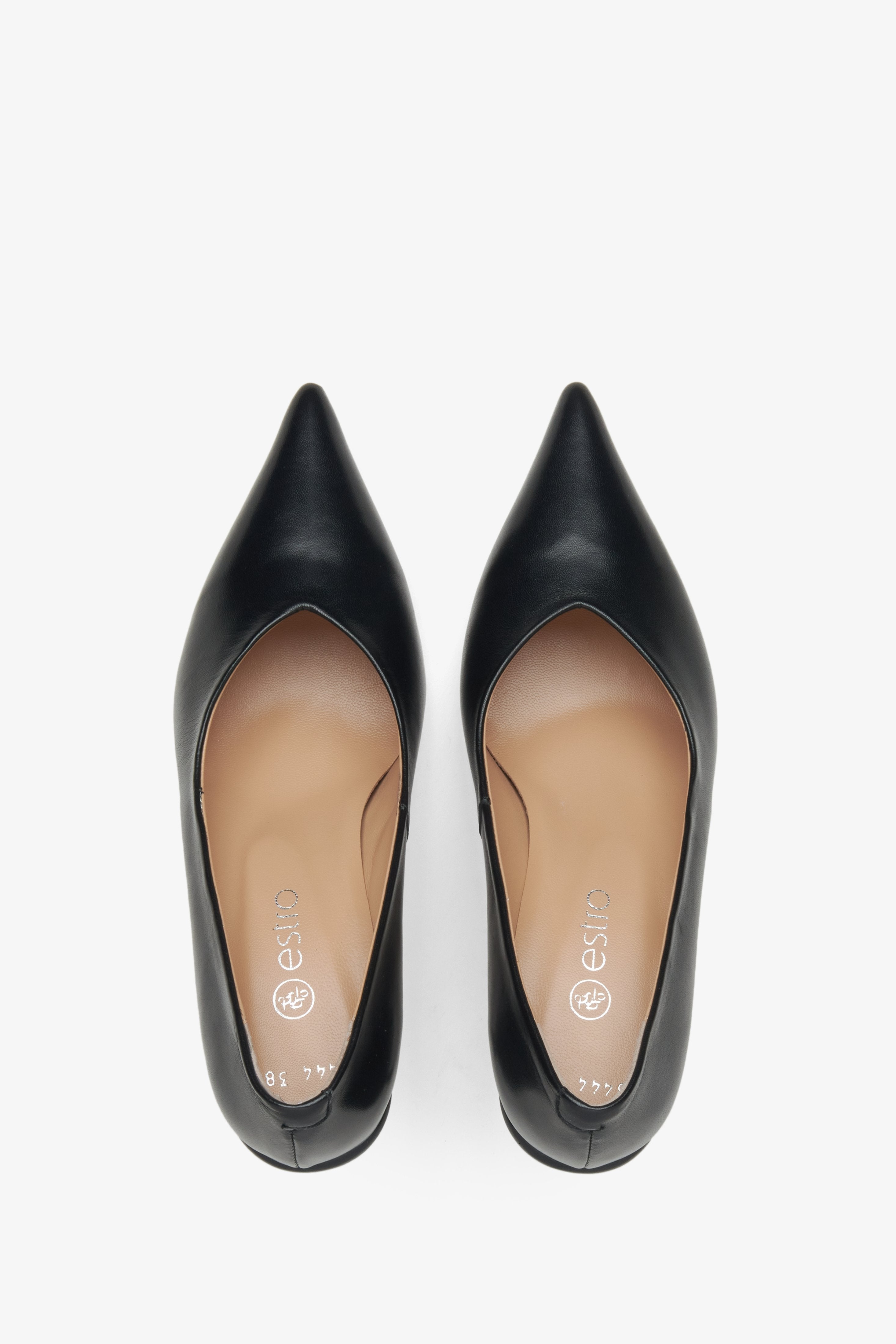 Leather black women's pumps by Estro - top view presentation of the model