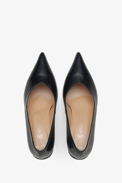 Leather black women's pumps by Estro - top view presentation of the model