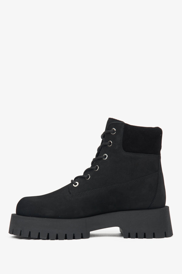 Women's nubuck ankle boots in black Estro - profile view.