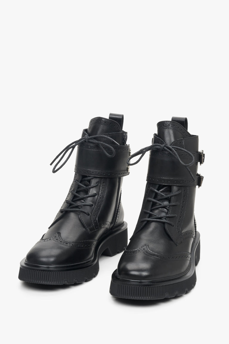 Leather, black Estro women's winter boots - close-up on the toe.