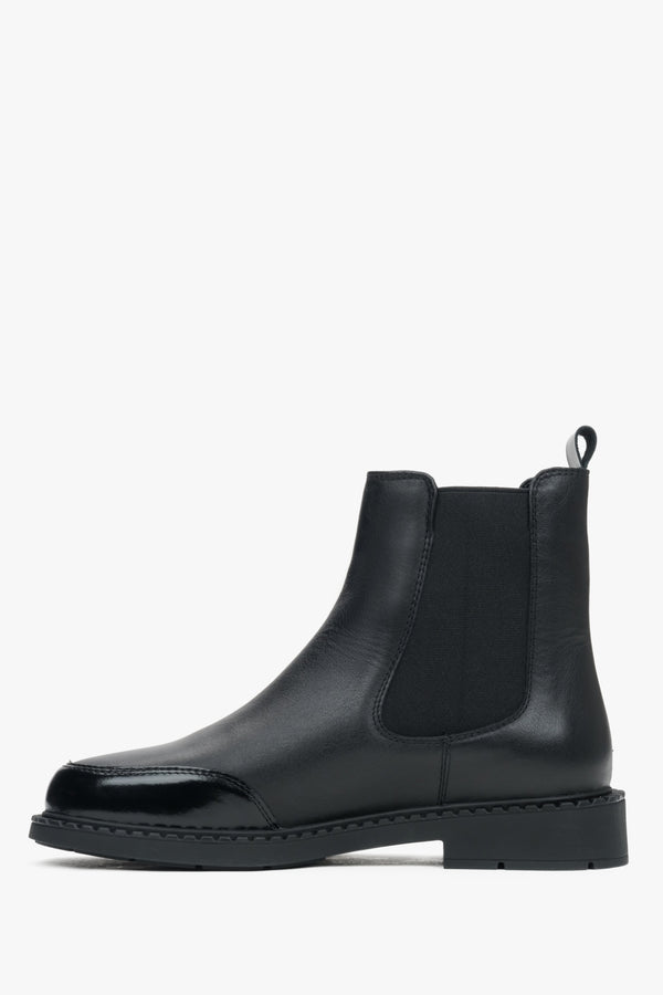 Black women's chelsea boots made of genuine leather by Estro - shoe profile.