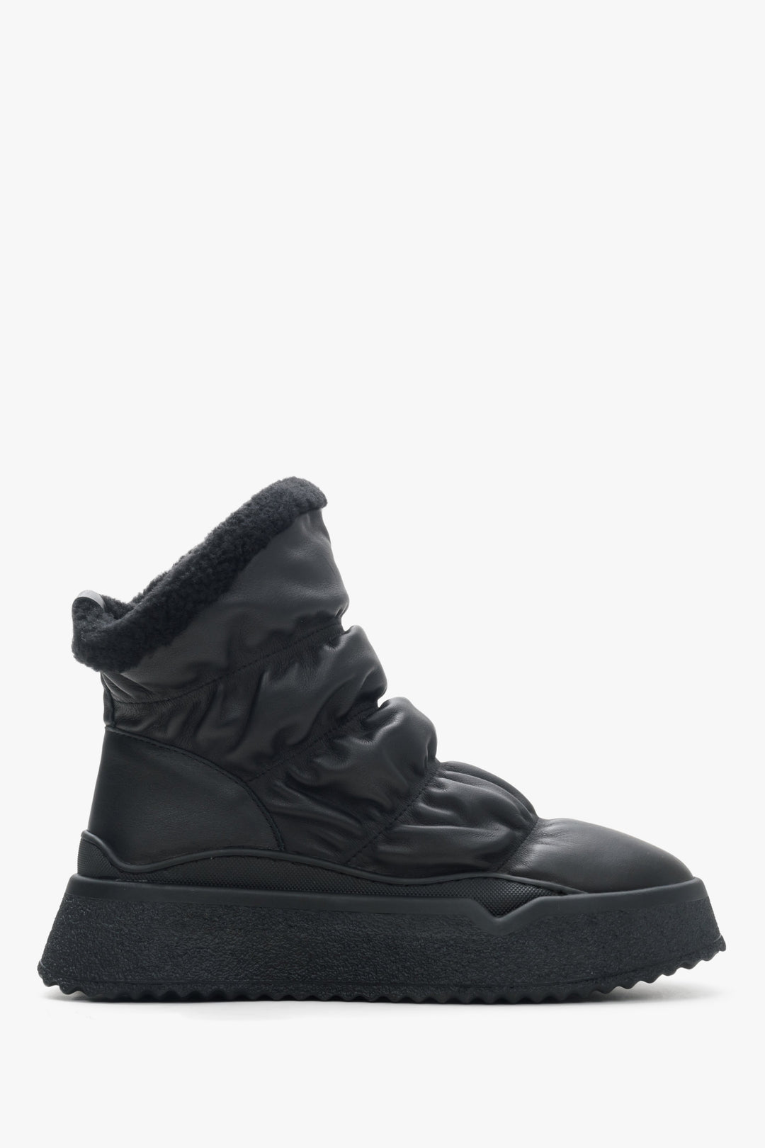 Black snow boots Estro - shoe profile.