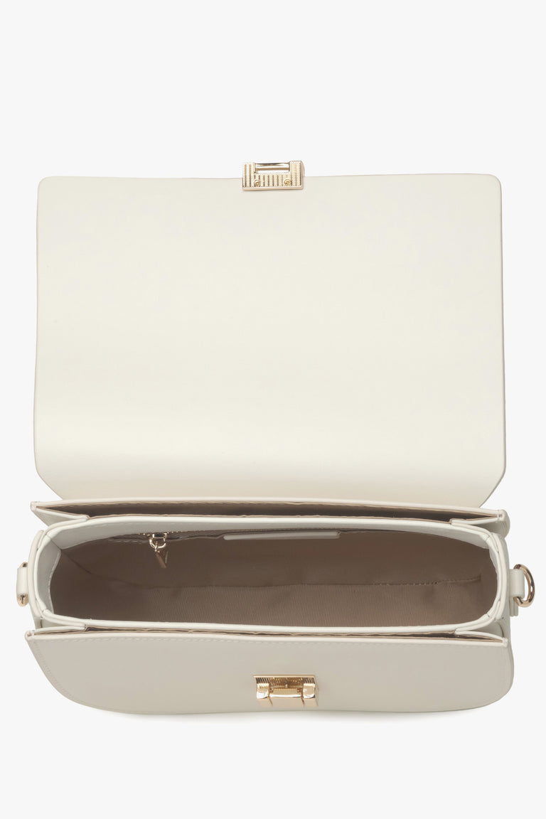 Women's milky-beige leather shoulder bag - close-up on the interior.