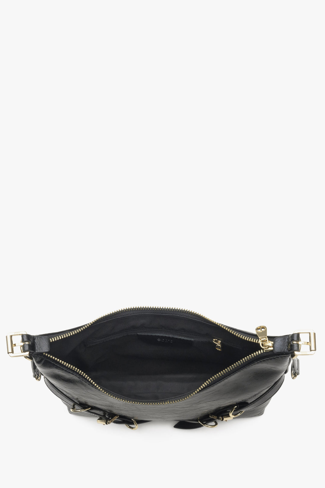 Women's black Estro shoulder bag made of patent leather - close-up on the interior of the model.