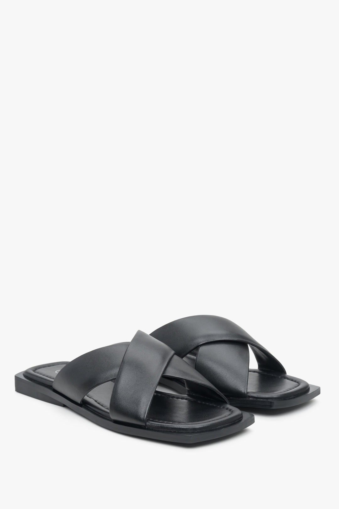 Women's black flat slide sandals made of genuine leather, Estro brand.
