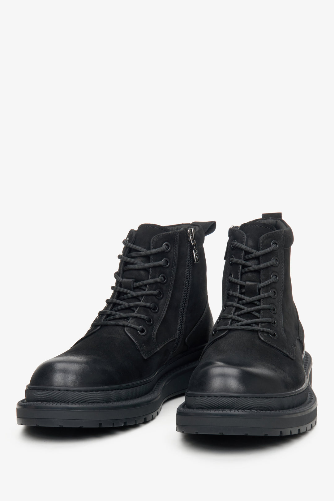 Men's warm black boots by Estro made of genuine nubuck.