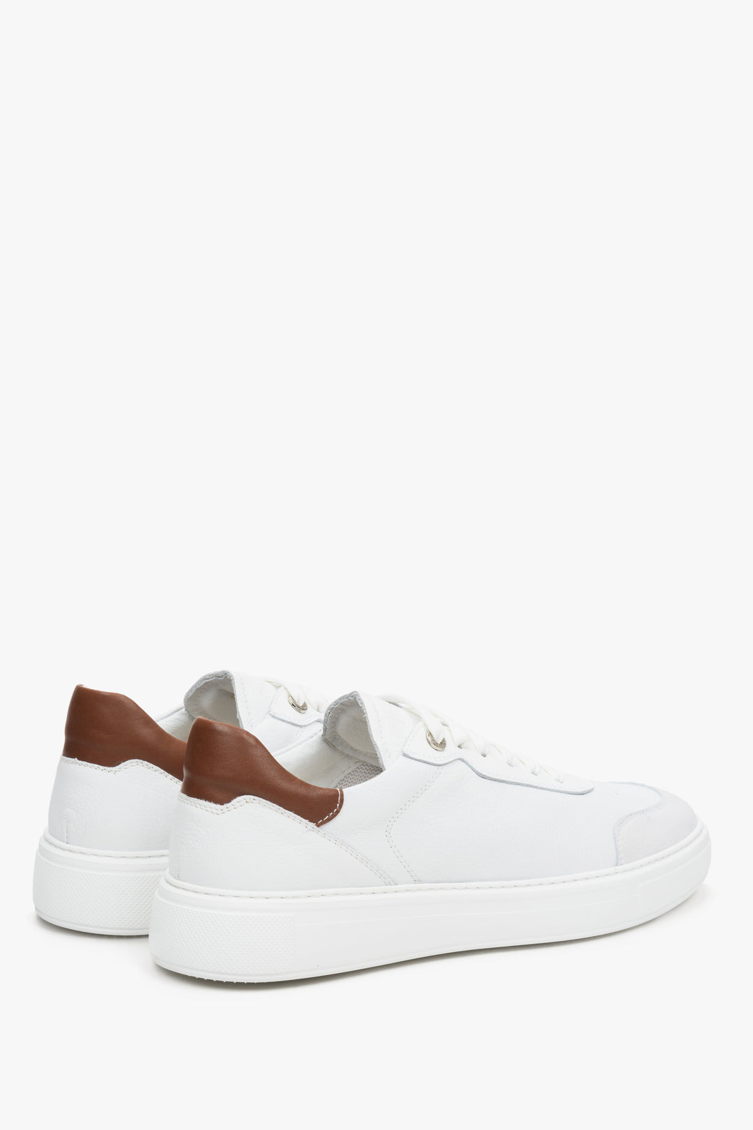 Sporty yet elegant men's sneakers in white natural leather and nubuck with brown details - prose up on the heel counter.