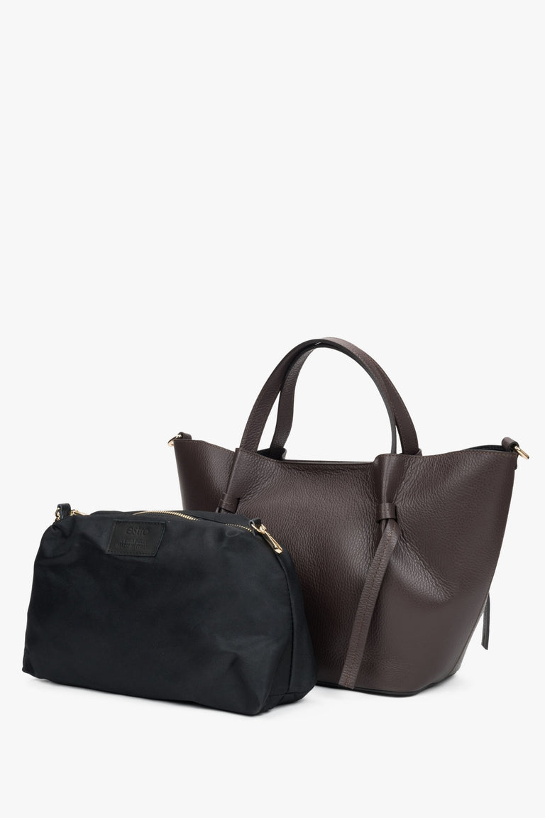 Women's dark brown boat-shaped handbag made of Italian genuine leather with a removable cosmetic pouch.