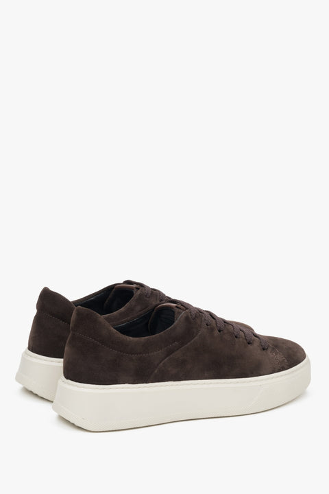 Dark brown velour women's sneakers Estro - close-up of the heel and side line of the shoe.