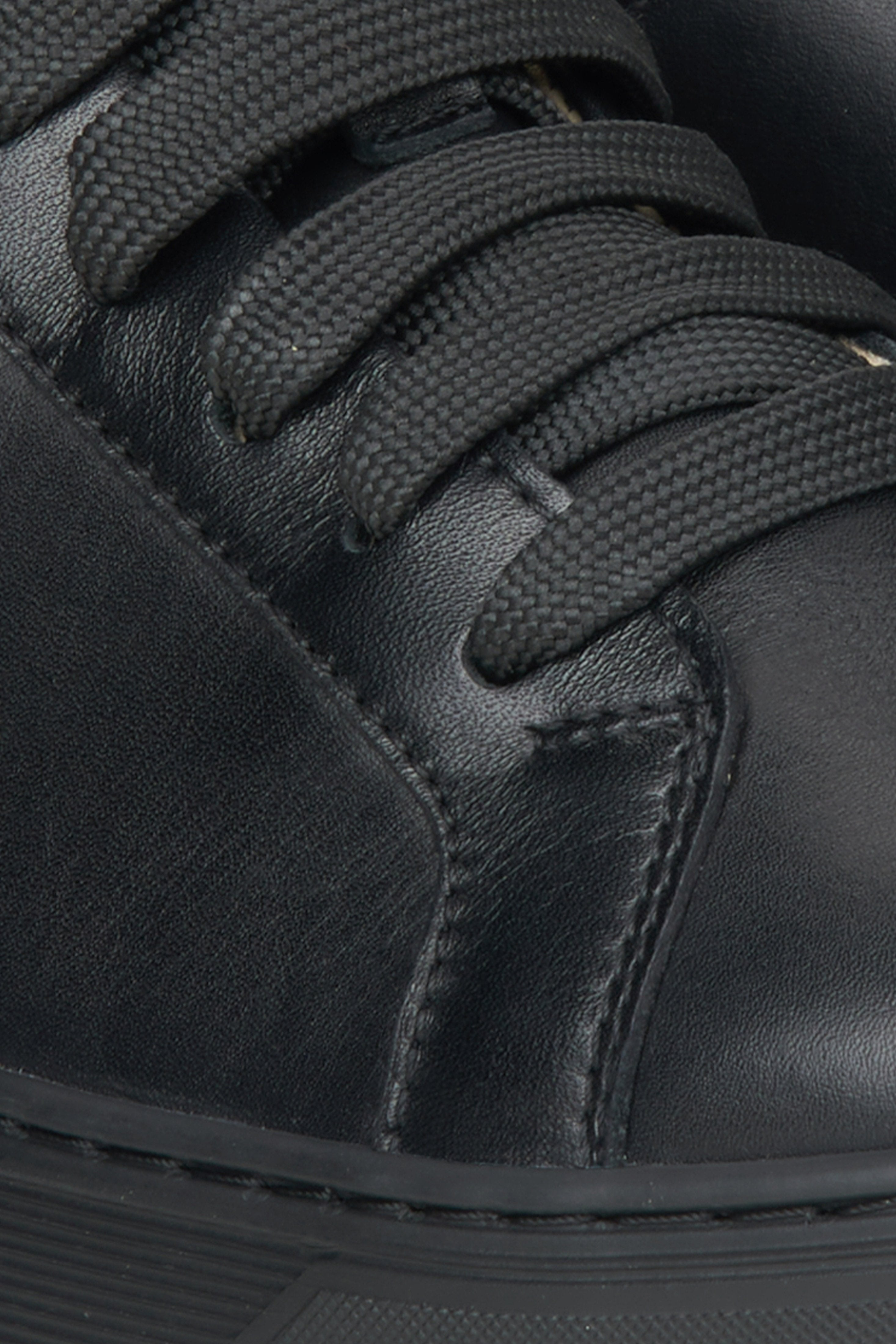 Estro women's black sneakers - close-up on the detail.