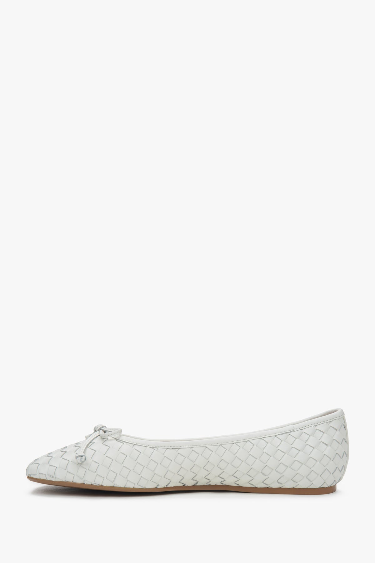 Stylish white Estro women's ballet flats, crafted from high-quality woven genuine leather.