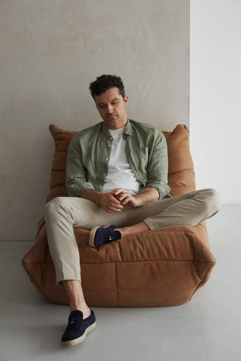 Velour men's loafers in navy blue for spring/fall - presentation on a model.