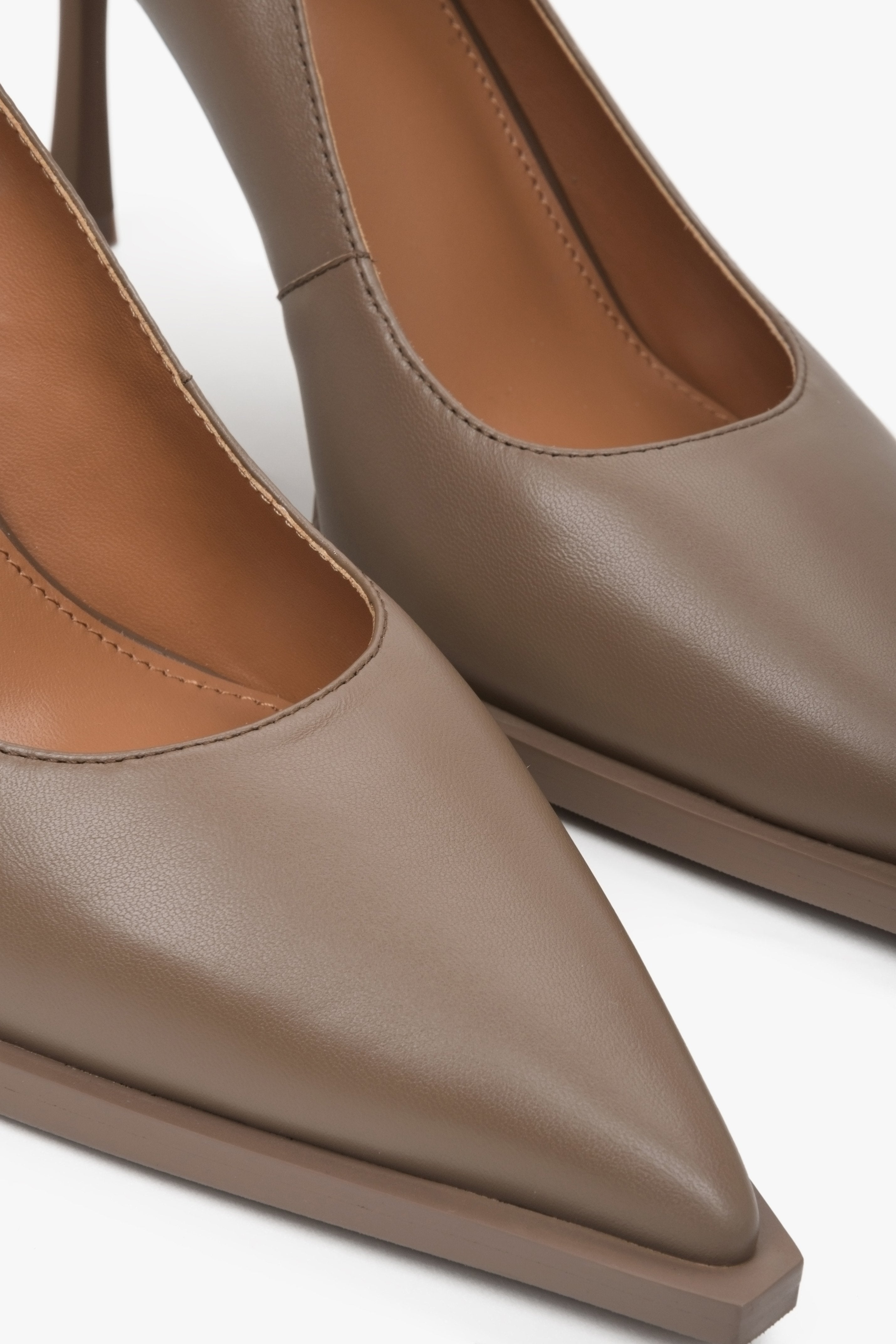 Women's brown leather pumps by Estro - close-up on detail.