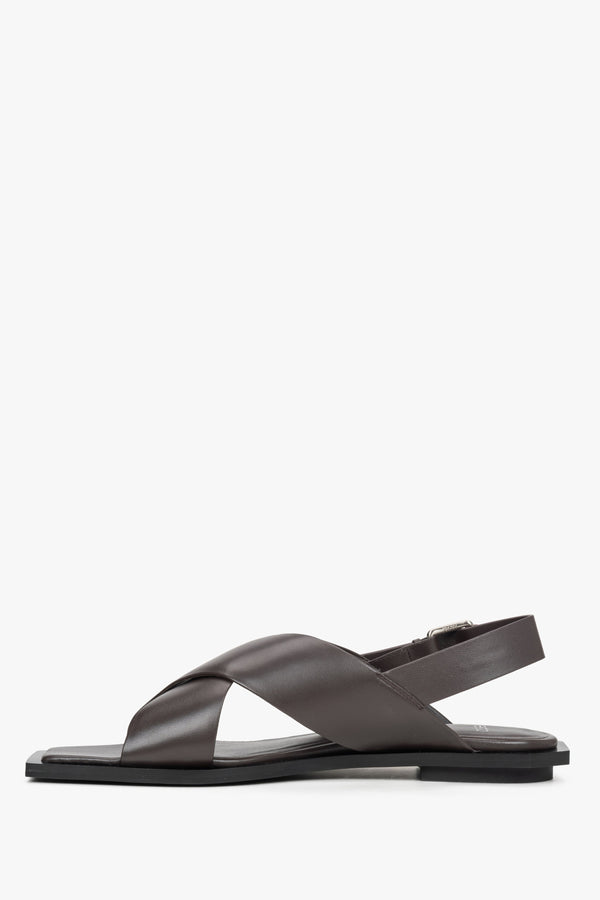 Women's leather sandals by Estro, dark brown colour - shoe profile.