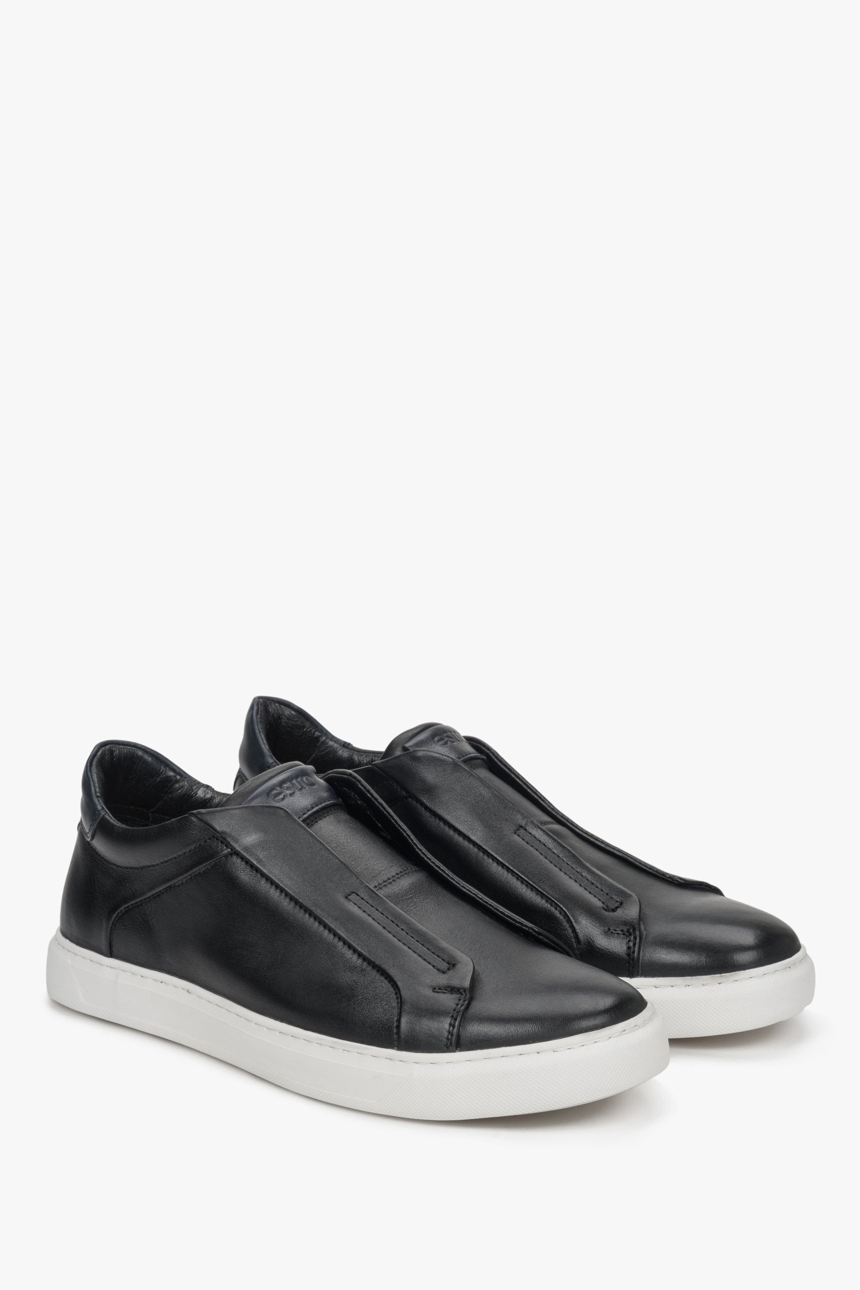 Slip-on men's sneakers made of genuine leather by Estro.