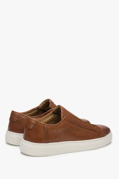 Brown leather men's sneakers by Estro, made of Italian genuine leather and set on a flexible, cushioned sole.