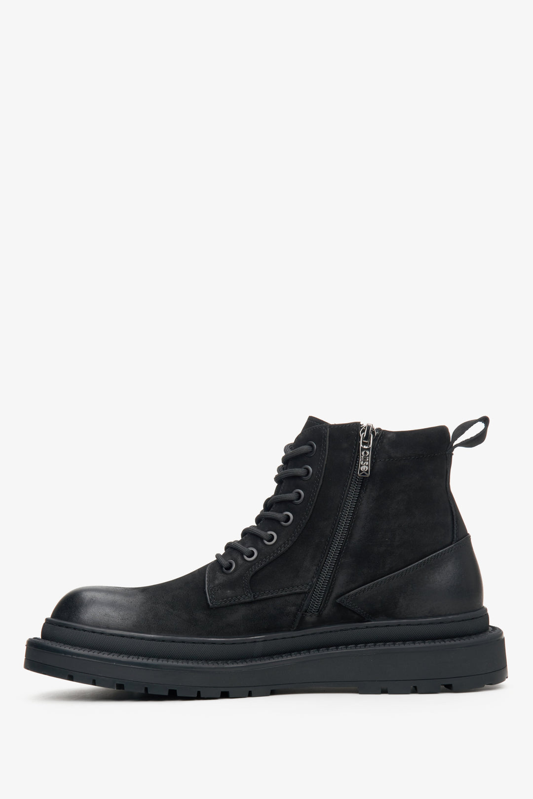 Men's black boots in nubuck by Estro - shoe profile.