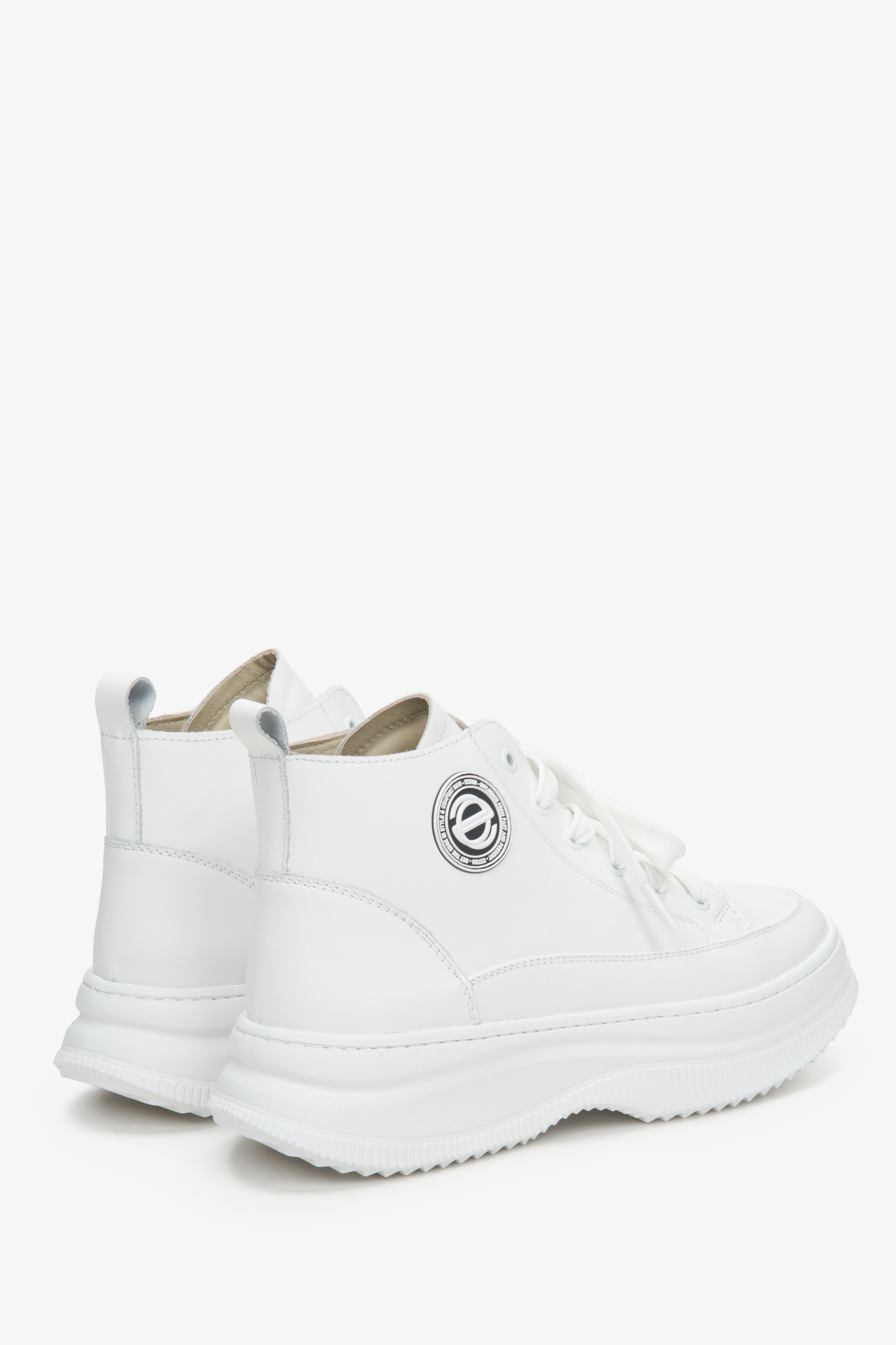 Women's white natural leather sneakers.