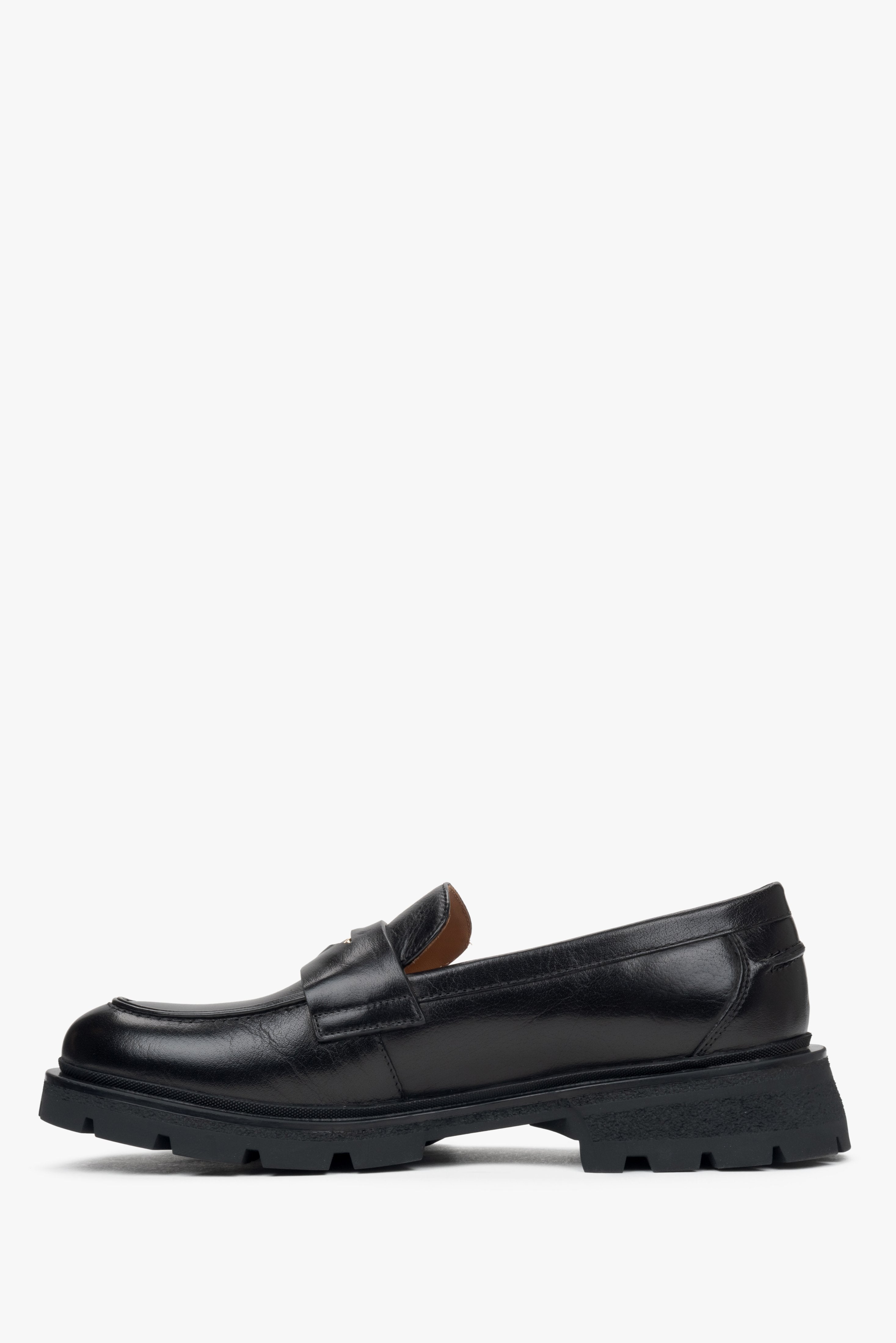 Black leather women's moccasins Estro - side profile of the shoe.