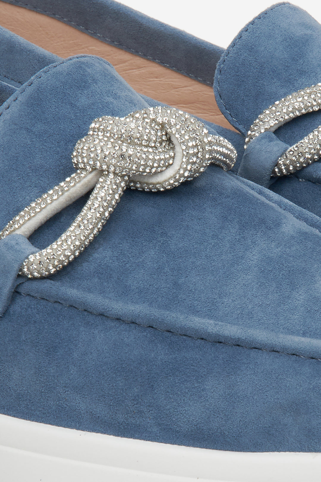 Estro women's blue velour moccasins - close-up on the decorative bow.