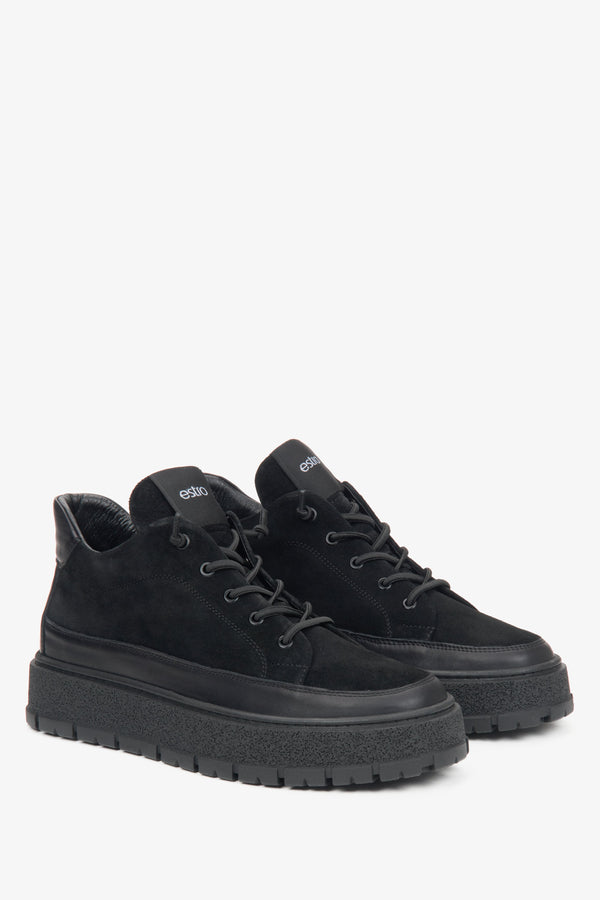 High-top men's sneakers with insulation by Estro in black, made of velour and leather.