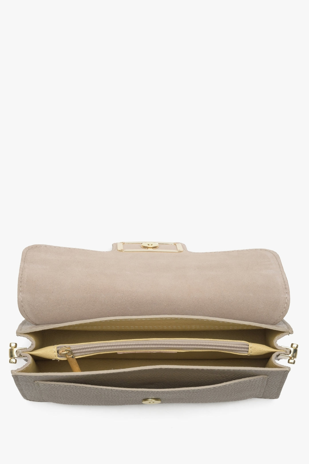 Estro women's beige practical handbag made of Italian genuine leather - close-up on the interior of the model.