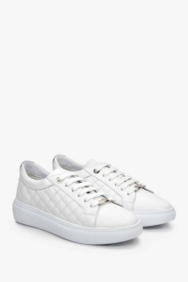 Women's white leather spring sneakers by Estro - close-up on the toe and side line.