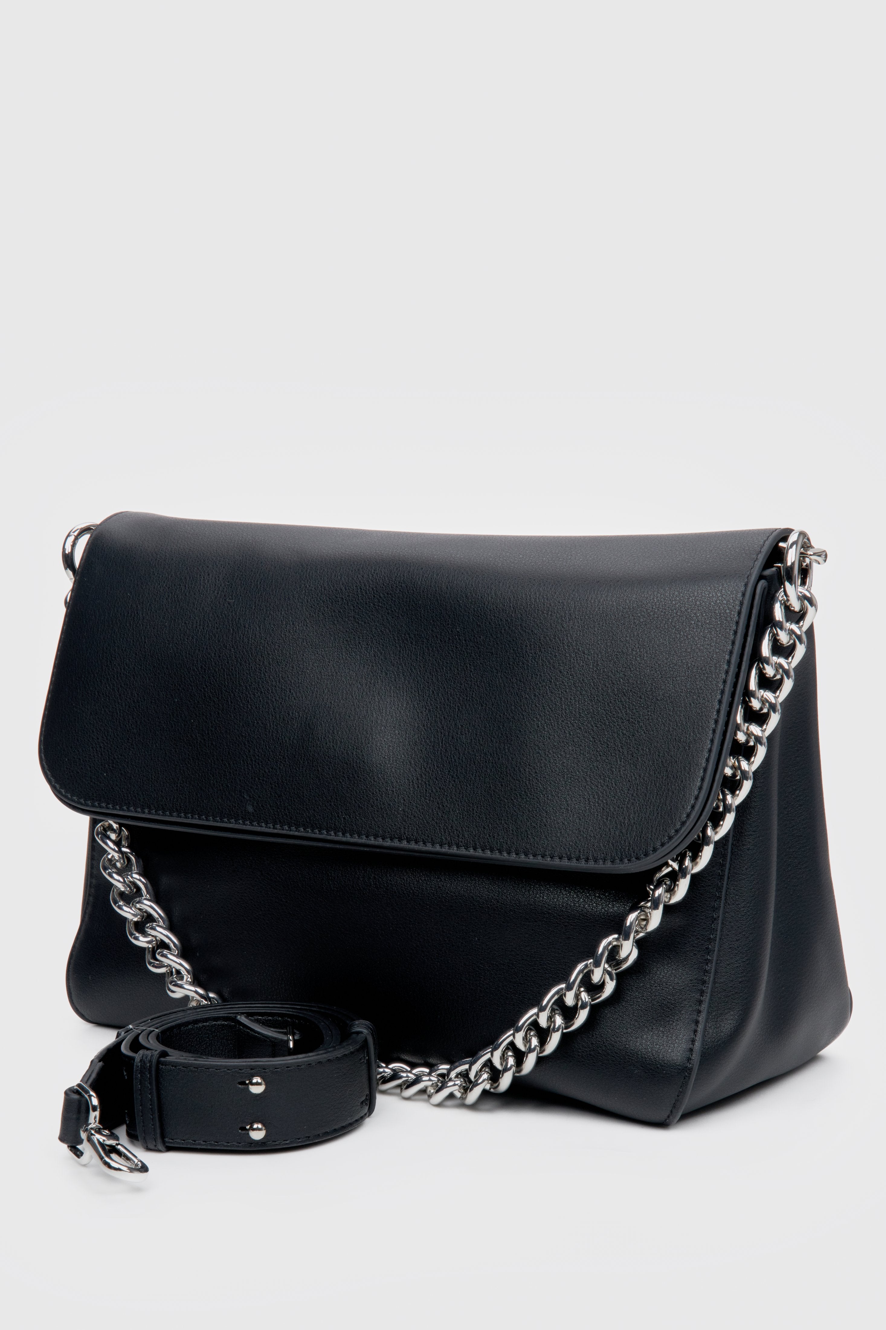 Women's crossbody bag made of genuine leather by Estro with a chain.