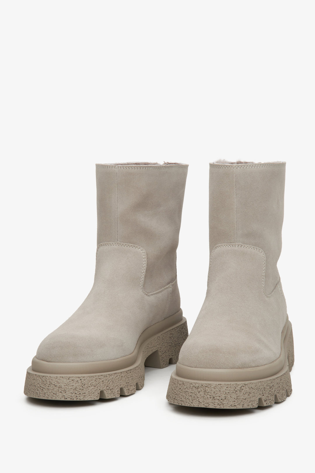 Women's grey velour ankle boots Estro - presentation of the toeline.