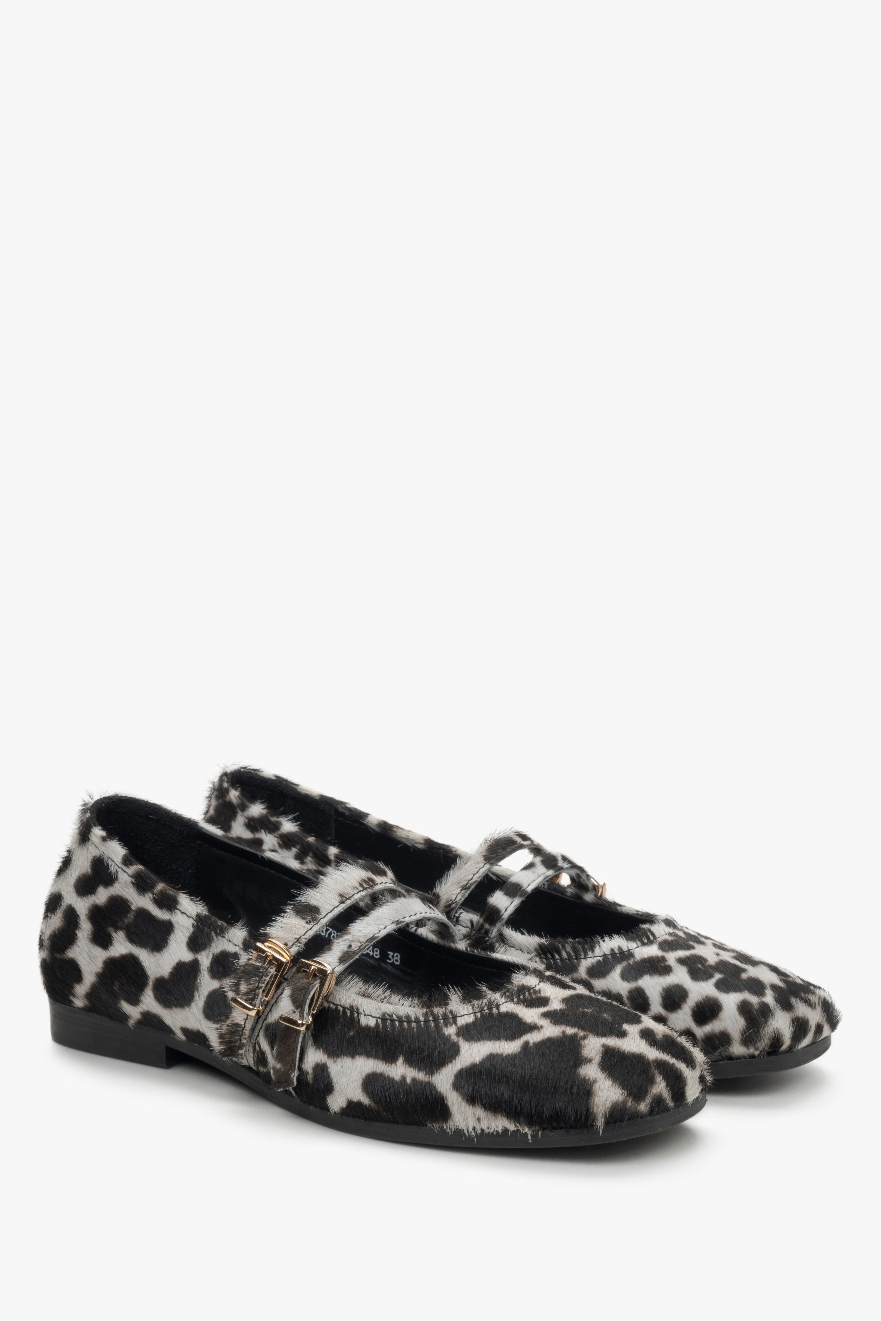 Soft women's ballerinas in leopard print.