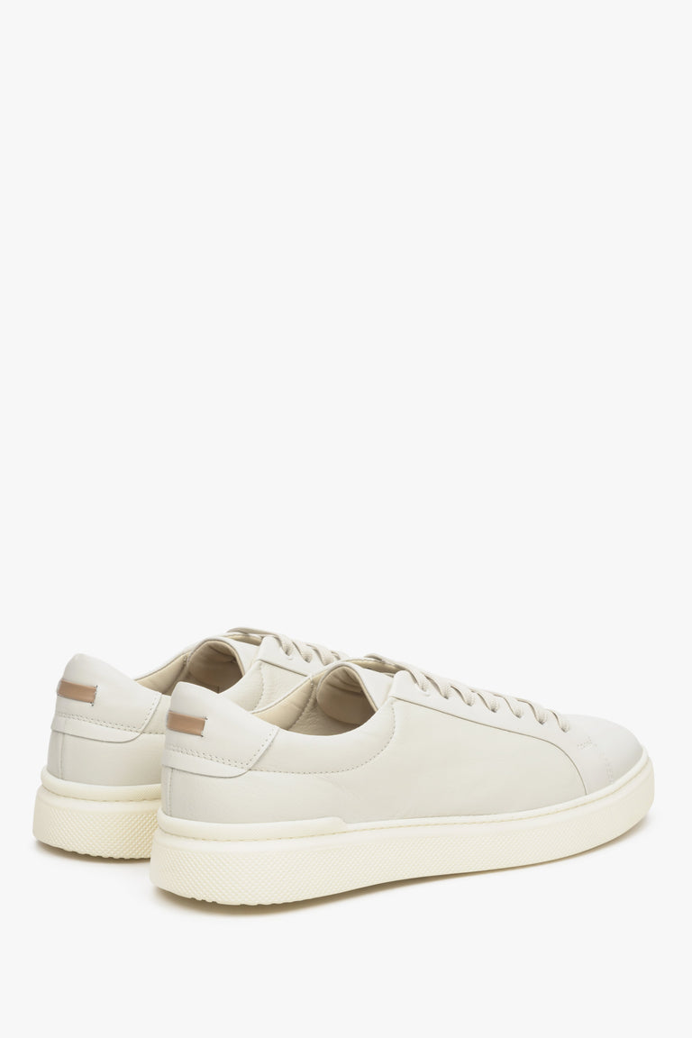 Light beige leather men's Estro sneakers.