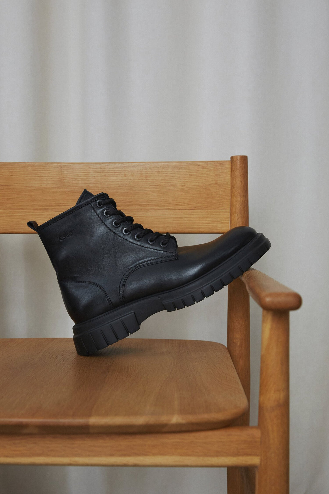 Men's black leather Estro ankle boots for autumn.