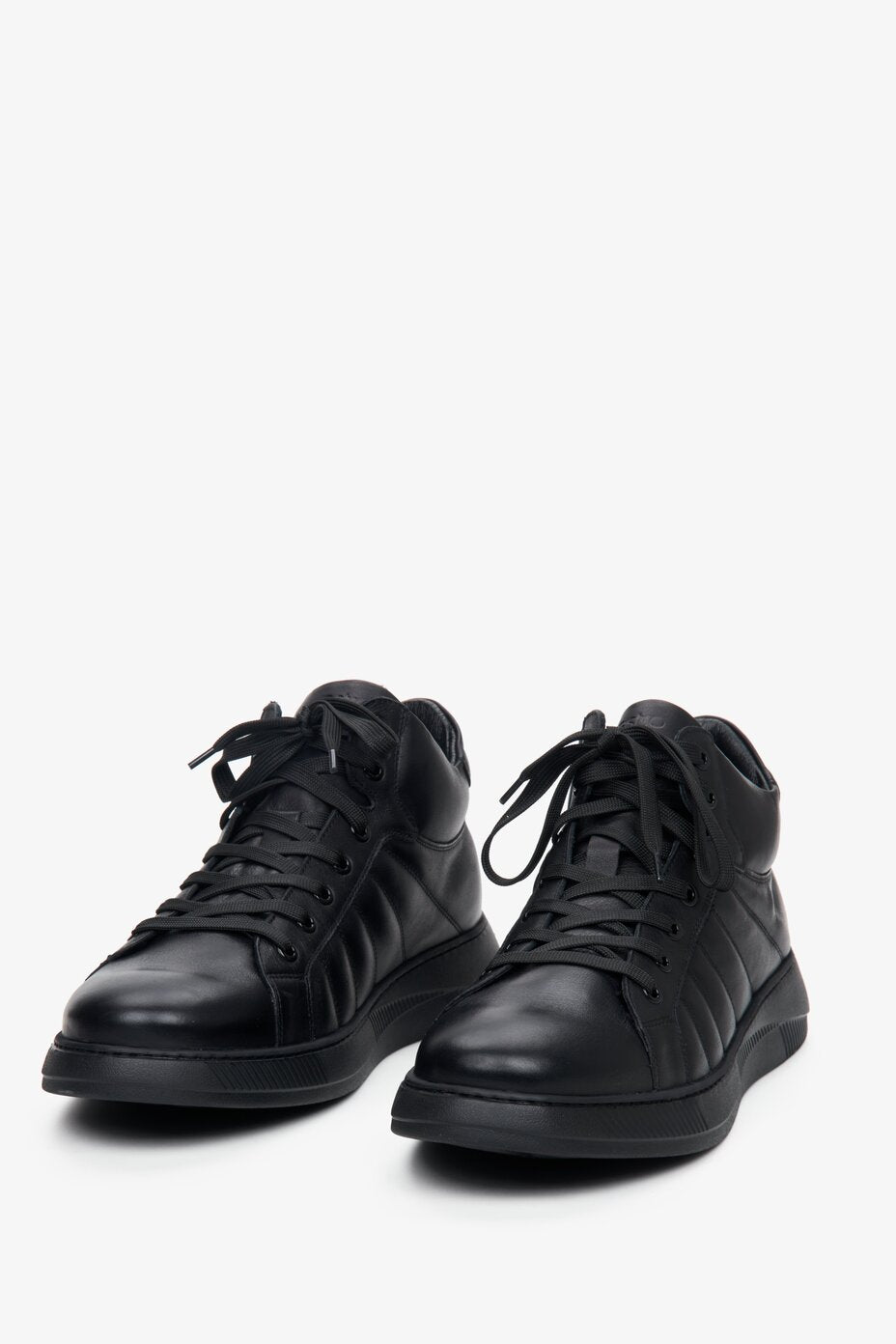 High-top men's sneakers made of genuine black leather with laces by Estro - front view.