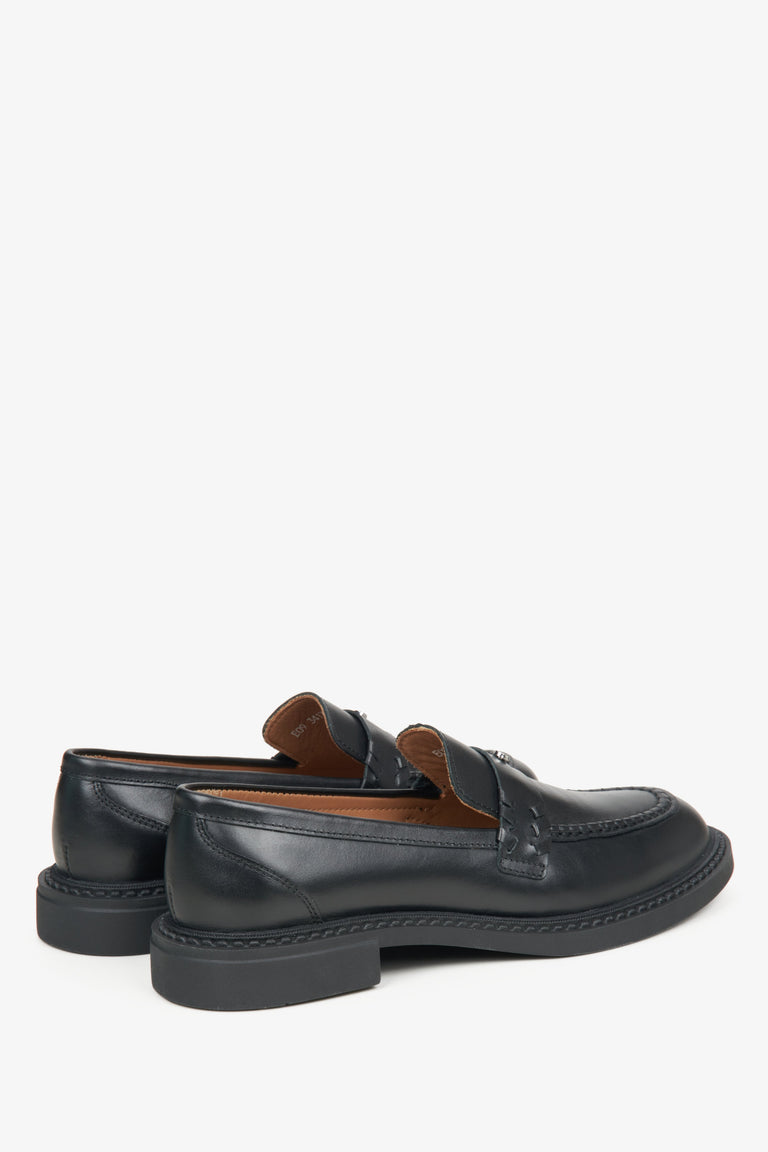 Women's black leather loafers Estro - a close-up on shoe sideline.