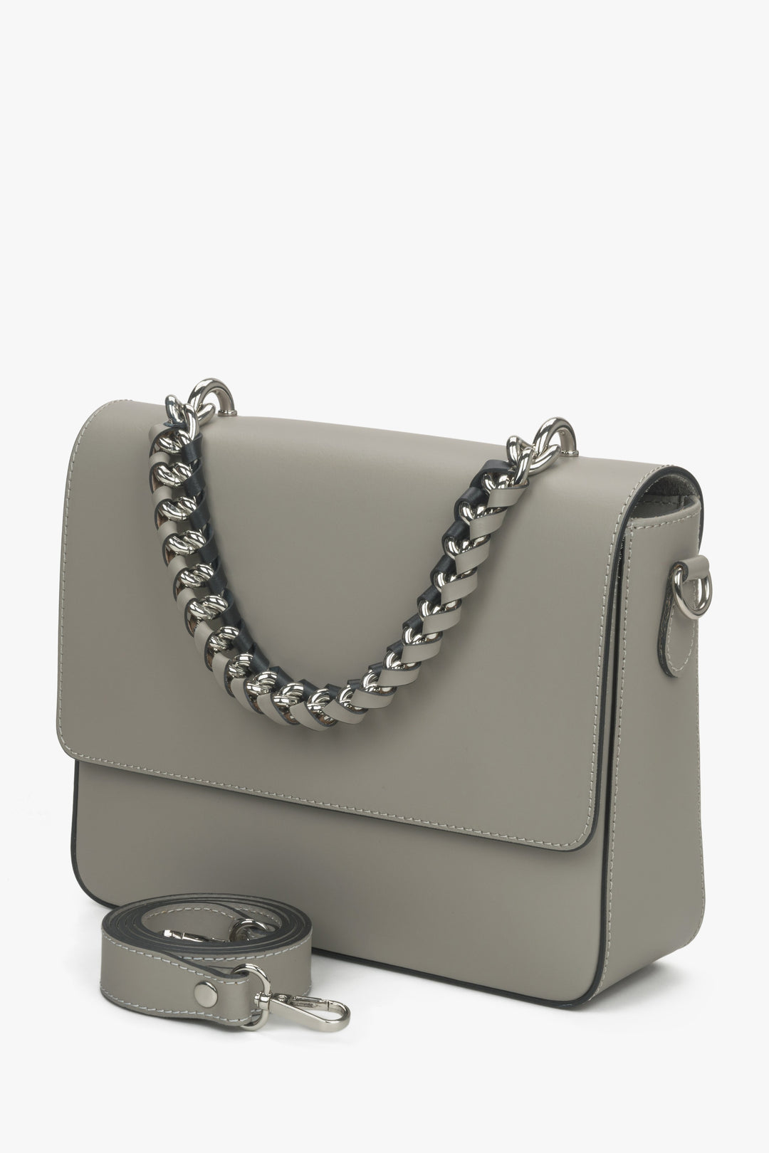 Estro women's grey shoulder bag with a chain strap.