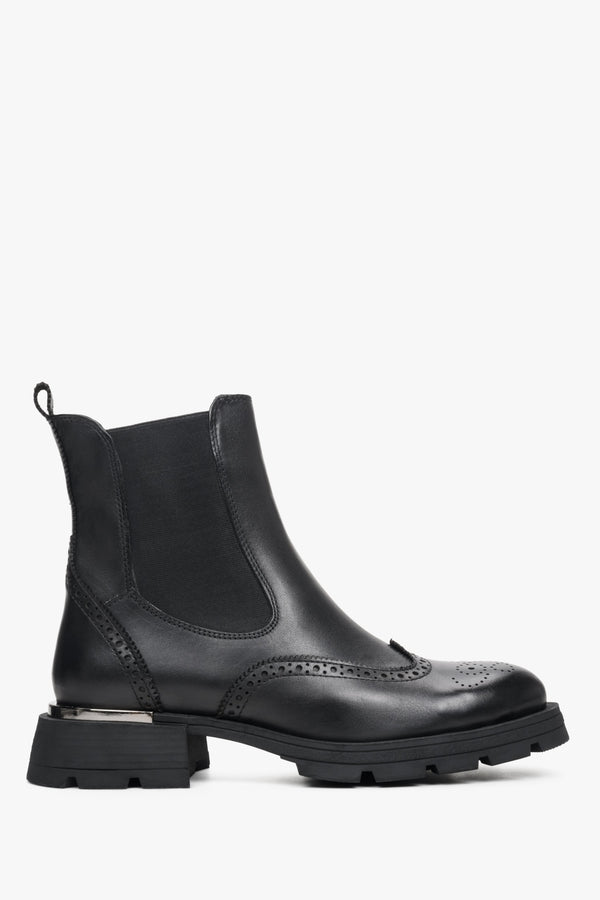 Estro women's ankle boots made from genuine black leather - shoe profile.