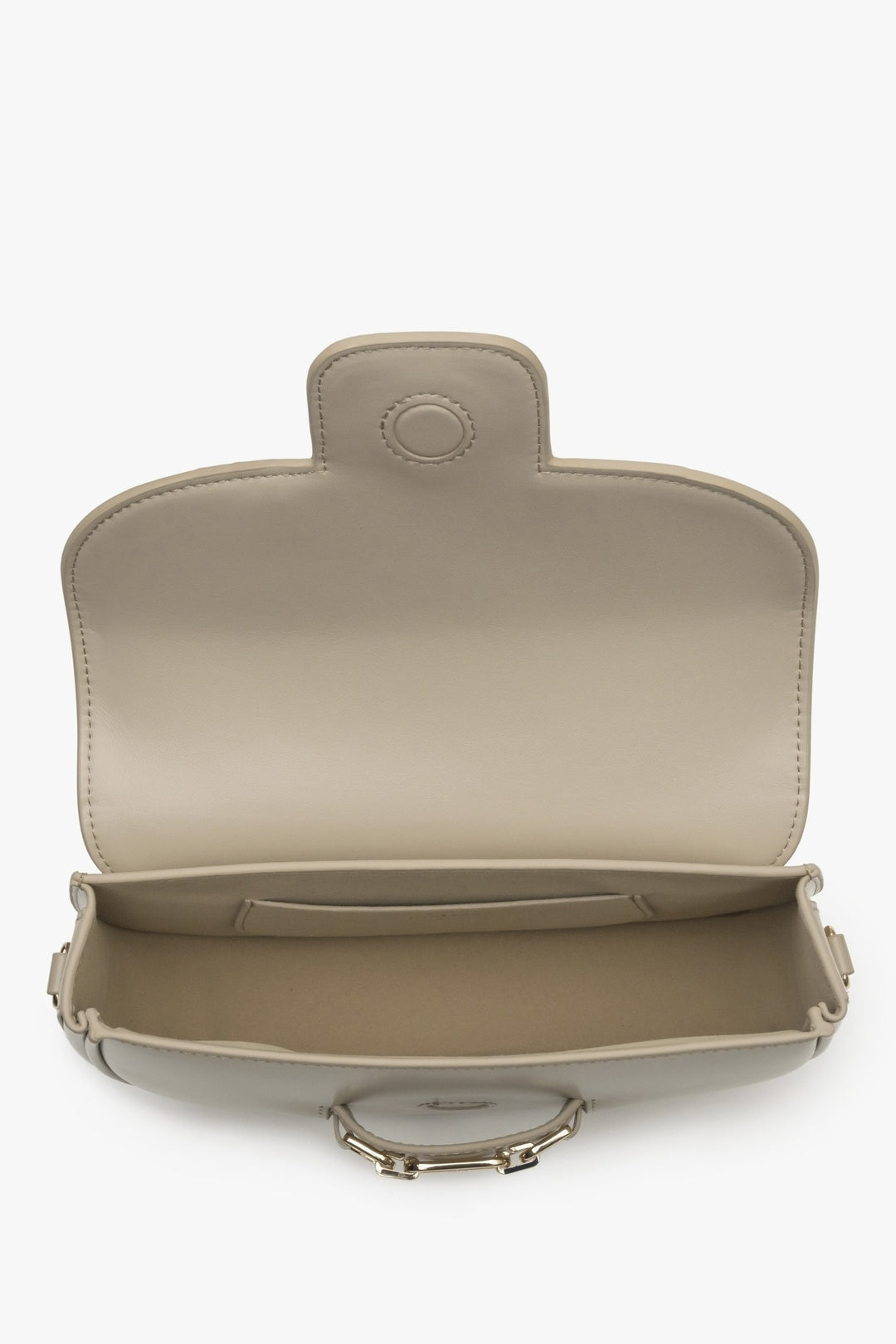 Estro women's grey and beige bag with adjustable strap - close-up of the interior.