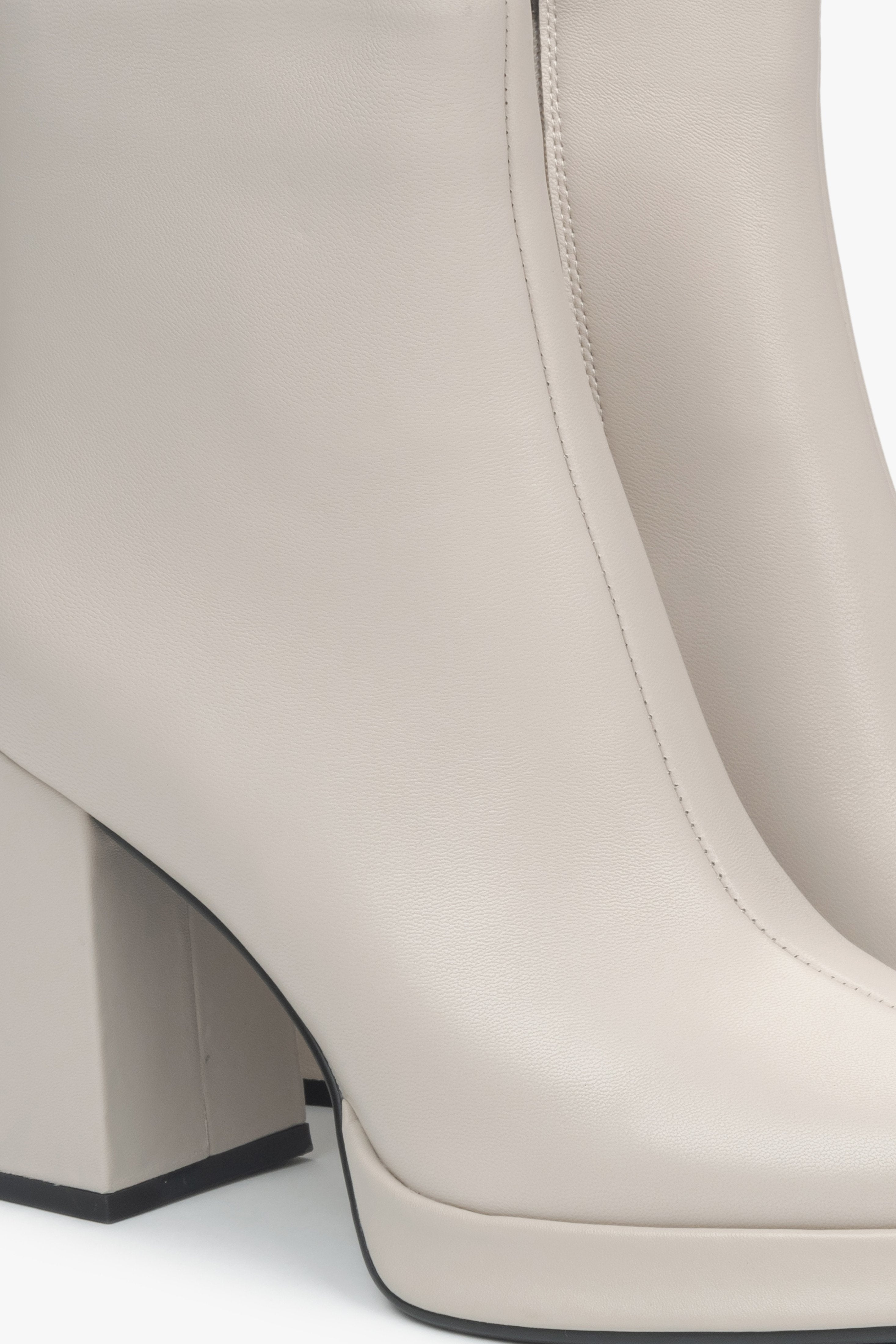 Light beige women's leather ankle boots with a platform and stable heel by Estro - details.