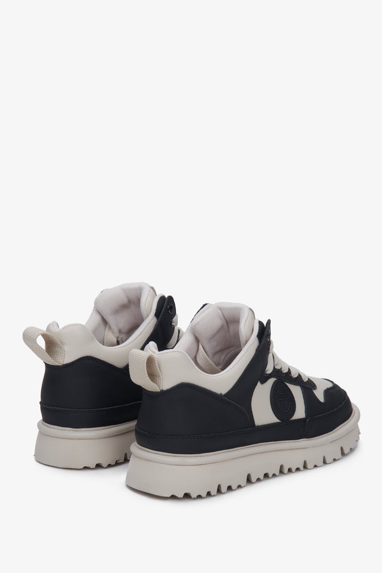 Comfortable women's black and beige sneakers ES8.