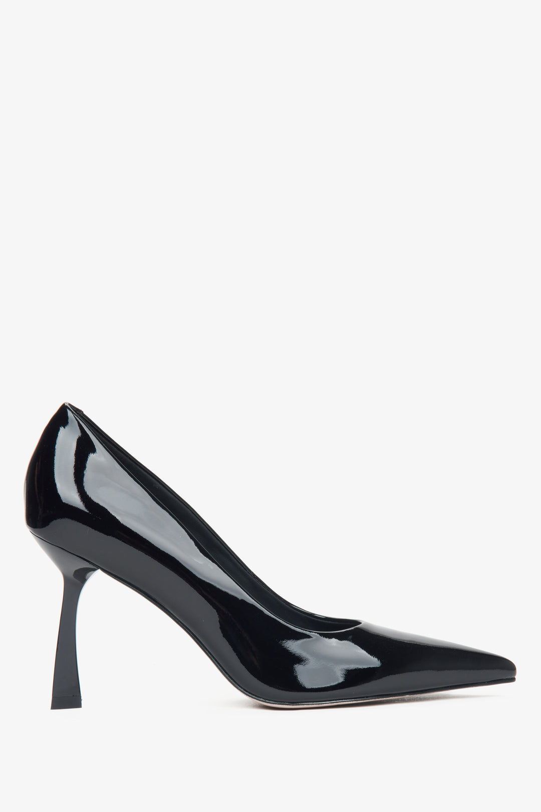 Black High Heels made of Patent Genuine Leather with a Pointed Toe Estro ER00115995.