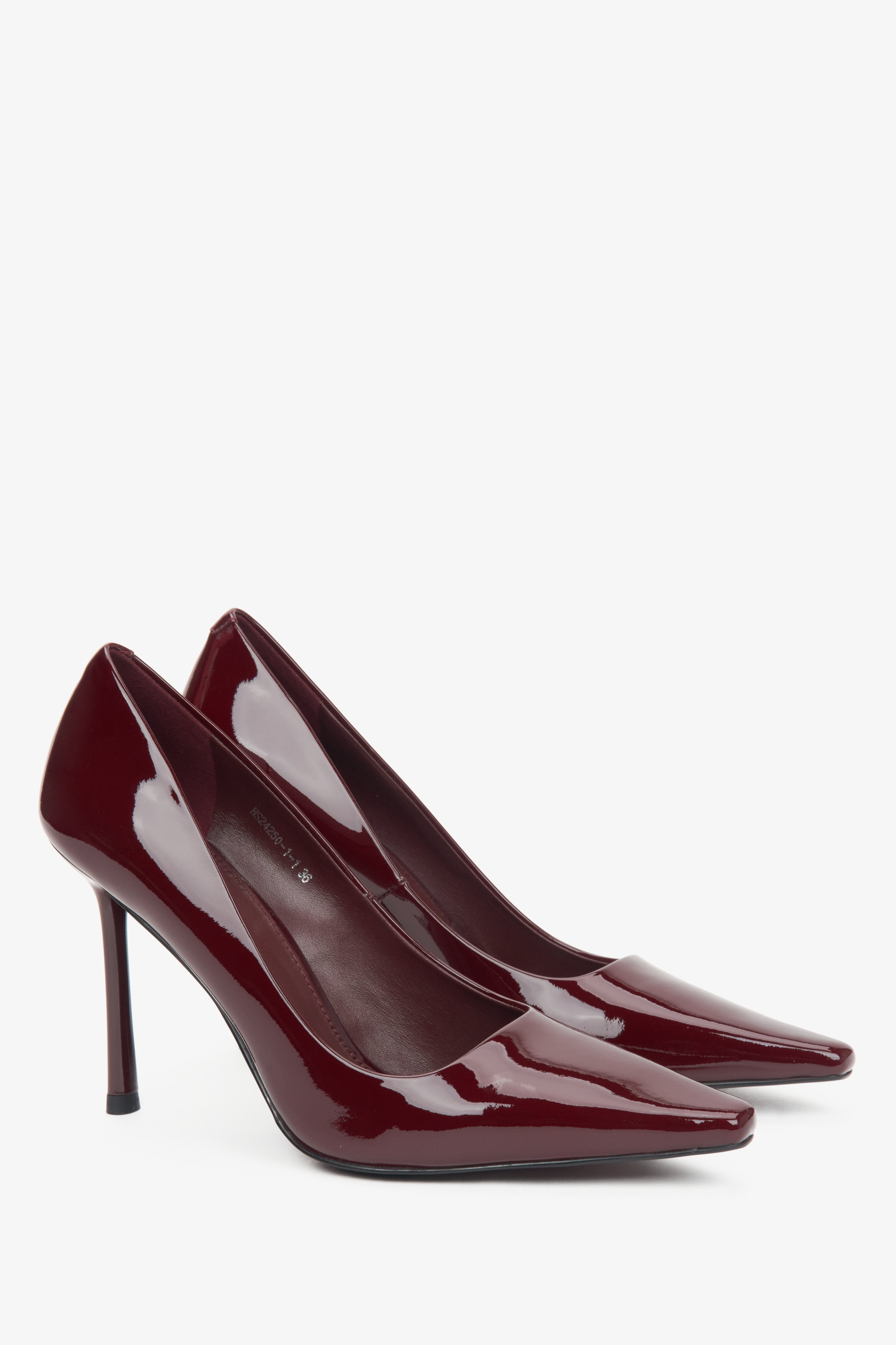 Burgundy women's high heels made of patent leather with a pointed toe, by Estro.