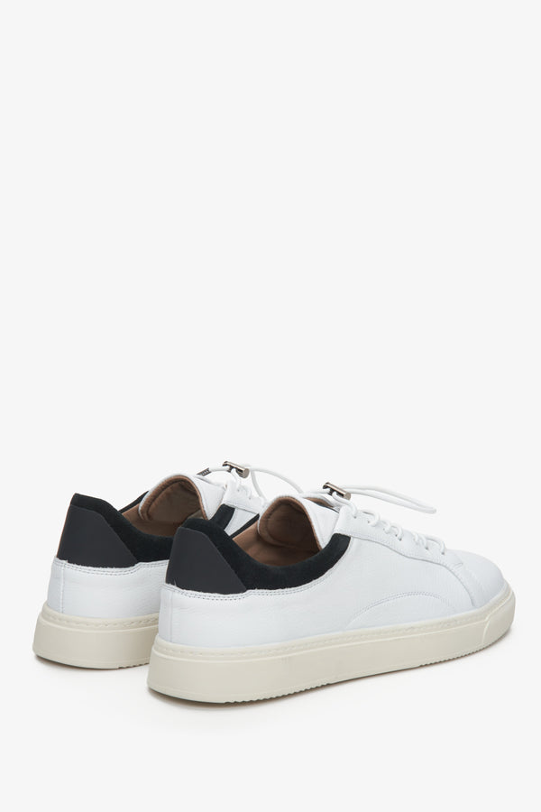 Men's white Estro sneakers made of genuine leather - presentation of the heel and side seam of the footwear.