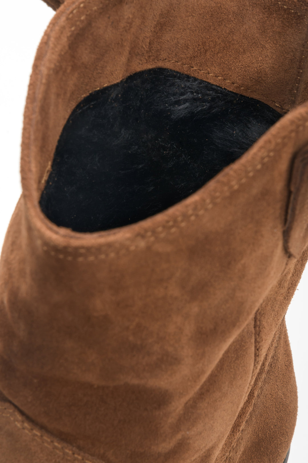 Brown cowboy boots made of suede Estro - a close-up on details.
