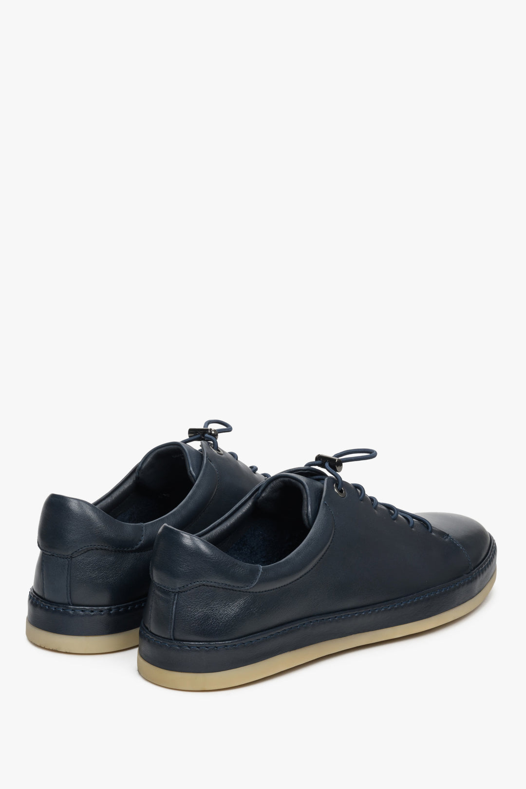 Men's Estro leather sneakers in navy blue - presentation of the heel and side seam of the shoes.
