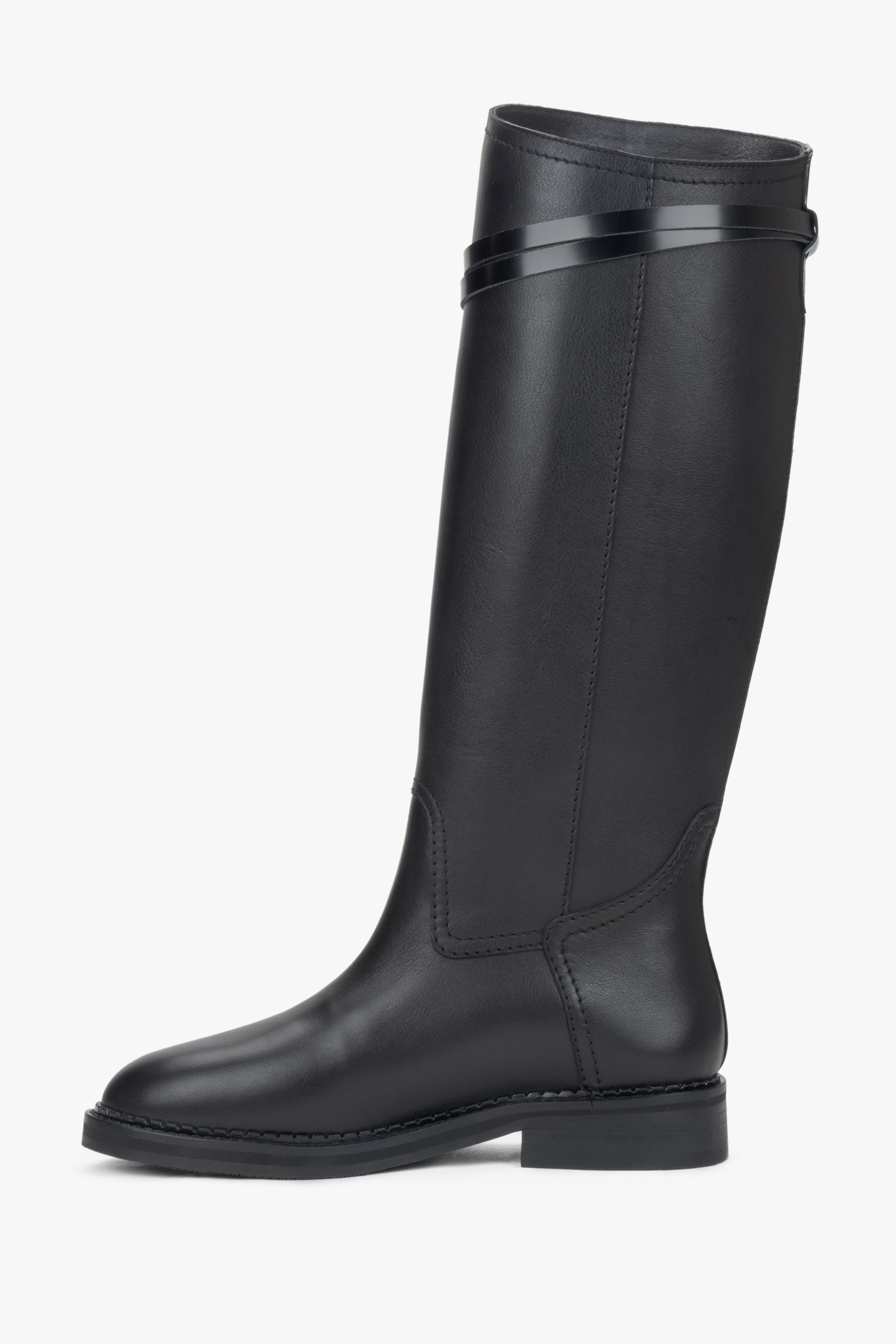 Black leather women's boots by Estro - side profile of the shoe.