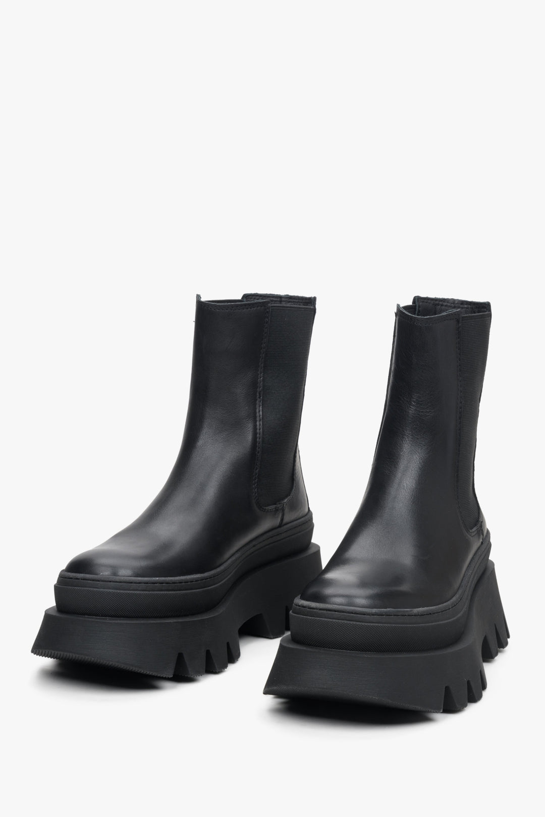 Women's black platform chelsea boots by Estro - close-up on the toe.
