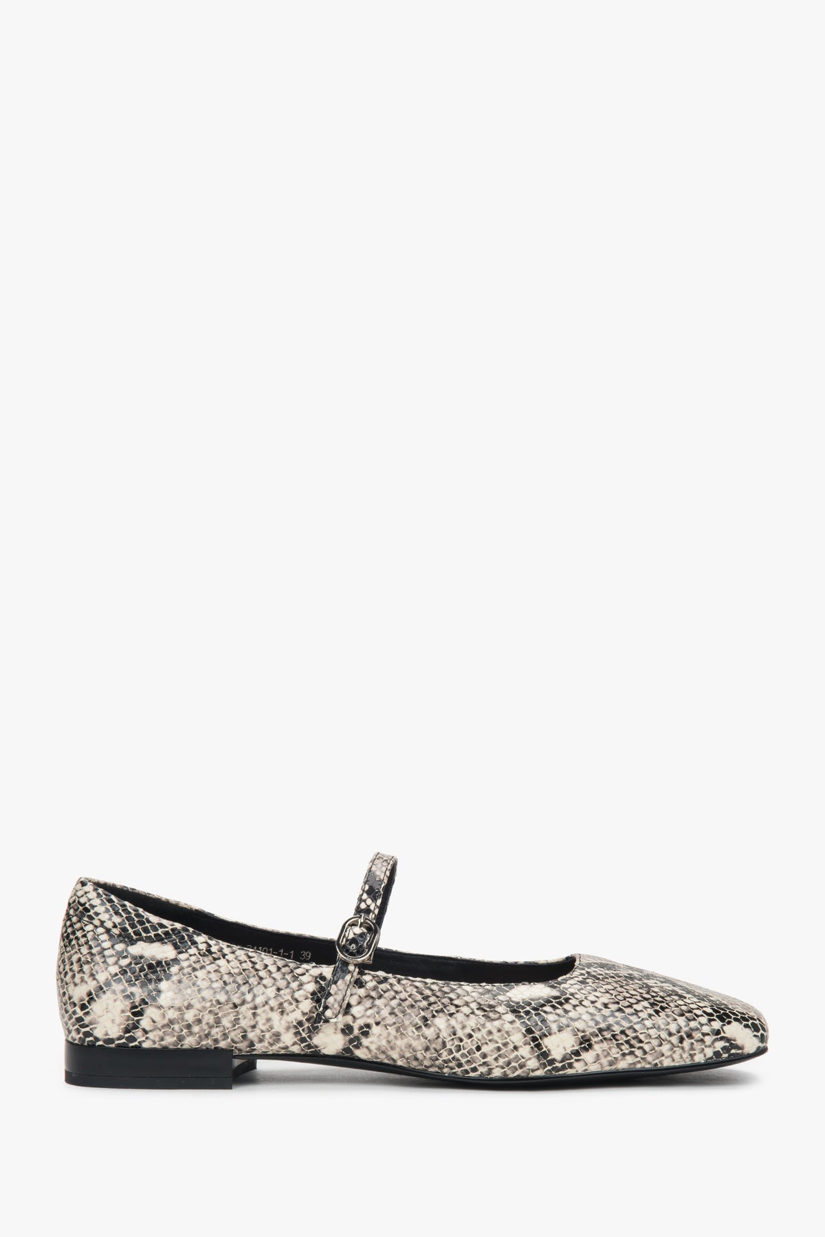 Women's Black & White Leather Ballet Flats with an Animal Print Estro ER00117151.